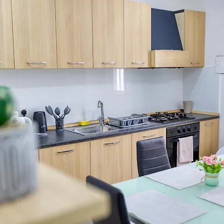 Lovely 2br With Private Backyard In By 360 Estates アパート グジラ