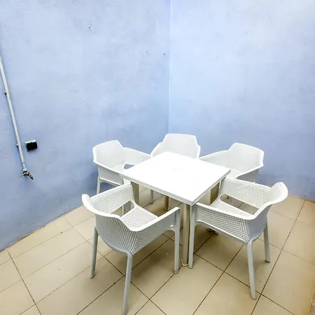アパート Lovely 2br With Private Backyard In By 360 Estates グジラ