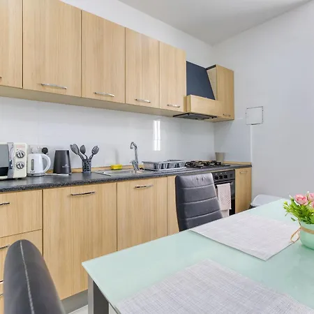 Lovely 2br With Private Backyard In By 360 Estates * グジラ
