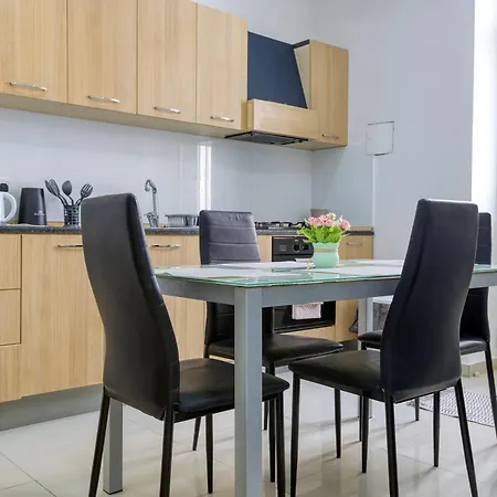Lovely 2br With Private Backyard In By 360 Estates アパート *