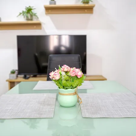Lovely 2br With Private Backyard In By 360 Estates アパート *