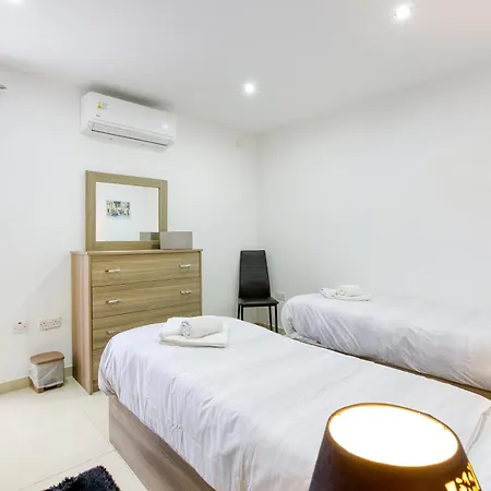 Appartement Lovely 2br With Private Backyard In By 360 Estates *