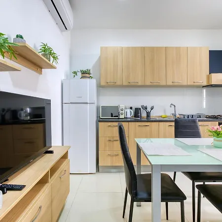 Lovely 2br With Private Backyard In By 360 Estates Gzira