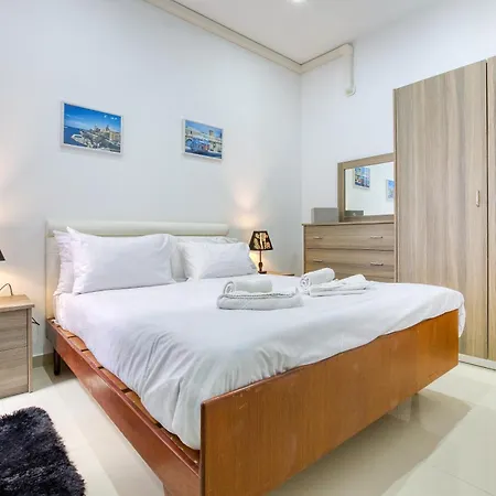 Lovely 2br With Private Backyard In By 360 Estates *