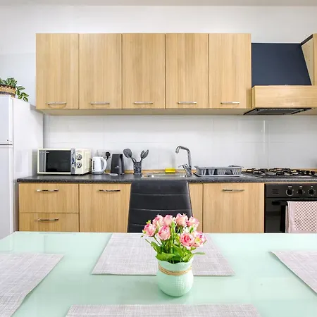 Appartement Lovely 2br With Private Backyard In By 360 Estates *