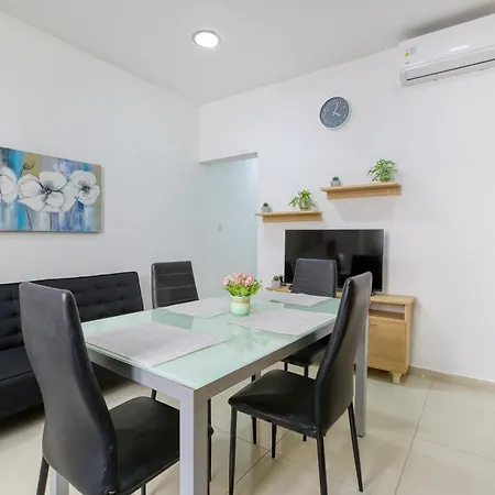 Appartement Lovely 2br With Private Backyard In By 360 Estates