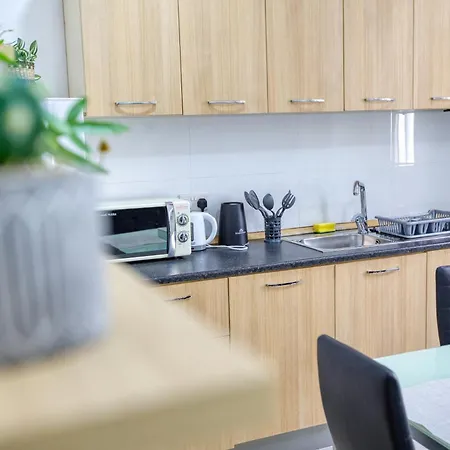 Appartement Lovely 2br With Private Backyard In By 360 Estates *