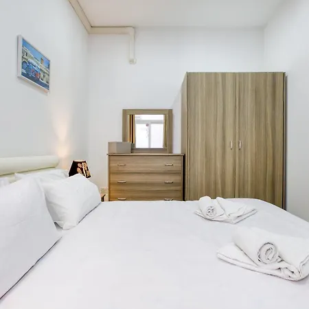 Lovely 2br With Private Backyard In By 360 Estates